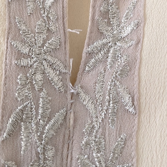 Free People Sheer Embroidered Boxy Cropped Peasant Top Size Medium - Picture 6 of 11